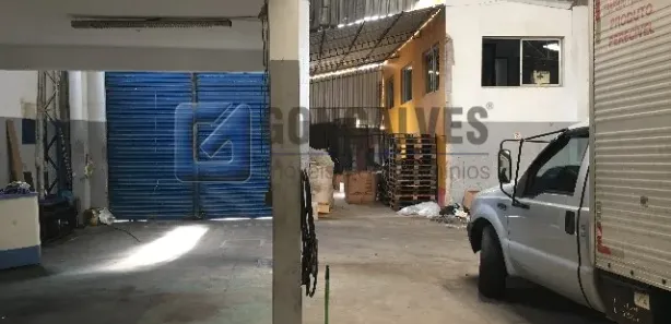 Galpão / Depósito / Armazém para alugar, 915m² no Piraporinha, Diadema