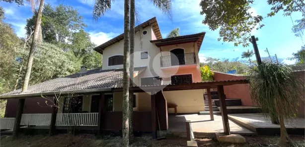 Casa de Condomínio com 2 Quartos para venda ou aluguel, 400m² no Caraguatá, Mairiporã