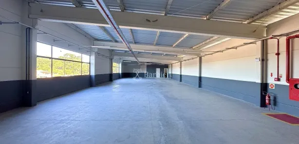 Conjunto Comercial / Sala para alugar, 300m² no Do Salto, Blumenau