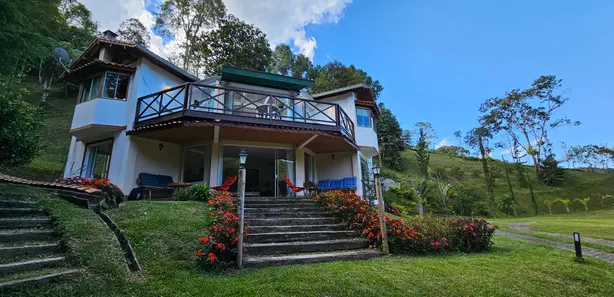 Sobrado com 3 Quartos à venda, 230m² no Visconde de Mauá, Resende