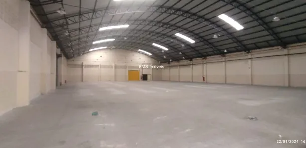 Galpão / Depósito / Armazém para venda ou aluguel, 3600m² no Jardim Triângulo, Taboão da Serra