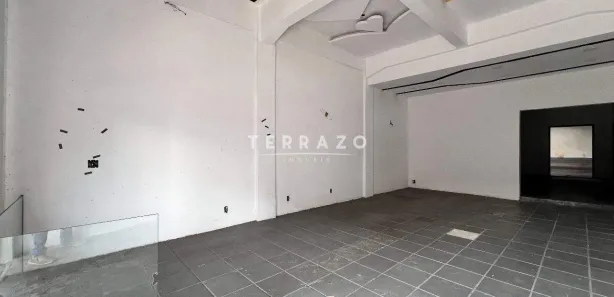 Galpão / Depósito / Armazém para alugar, 265m² no Várzea, Teresópolis