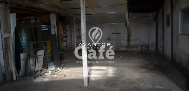 Galpão / Depósito / Armazém à venda, 355m² no Tomazetti, Santa Maria