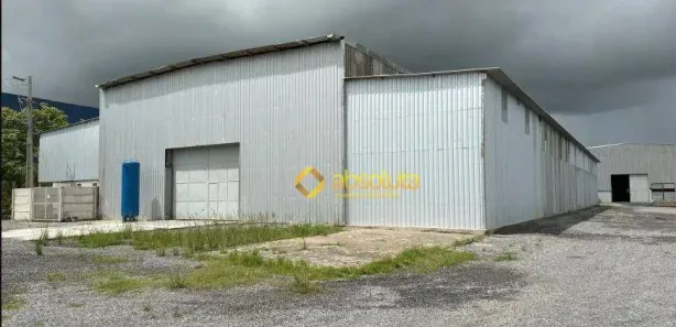 Galpão / Depósito / Armazém para alugar, 2000m² no Mangueira, Escada
