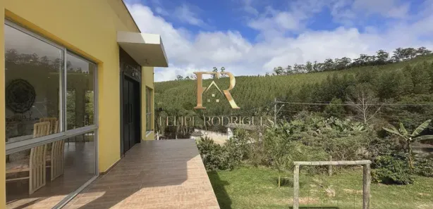 Fazenda / Sítio / Chácara com 3 Quartos à venda, 136m² no Centro, Guararema