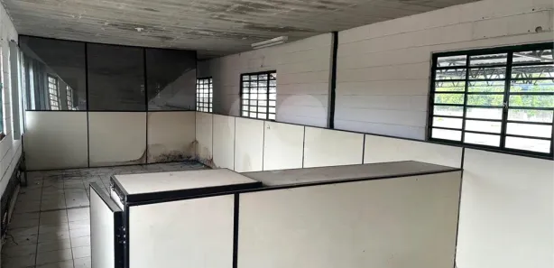 Galpão / Depósito / Armazém para venda ou aluguel, 1350m² no Cidade Alegria, Resende