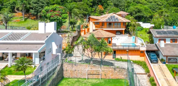 Fazenda / Sítio / Chácara com 4 Quartos à venda, 525m² no Laranja Azeda, Arujá