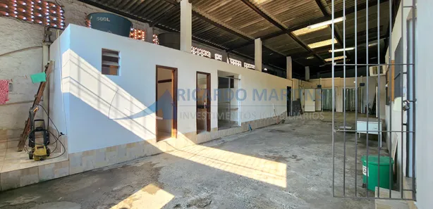 Galpão / Depósito / Armazém para venda ou aluguel, 250m² no Vila Emil, Mesquita