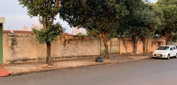 Loja / Salão / Ponto Comercial para alugar, 572m² no São João, Sertãozinho