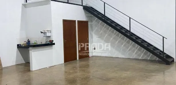 Galpão / Depósito / Armazém à venda, 170m² no Segismundo Pereira, Uberlândia