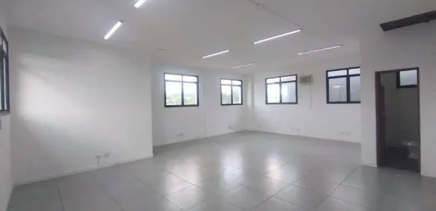 Conjunto Comercial / Sala para alugar, 68m² no Jardim da Glória, Cotia