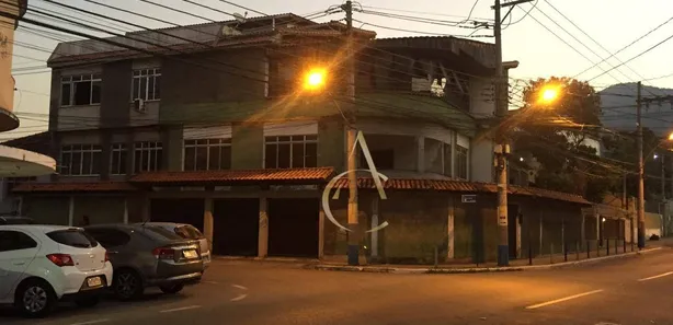 Casa com 5 Quartos para venda ou aluguel, 1030m² no Centro, Mesquita