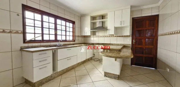Sobrado com 3 Quartos para alugar, 195m² no Jardim Paraventi, Guarulhos
