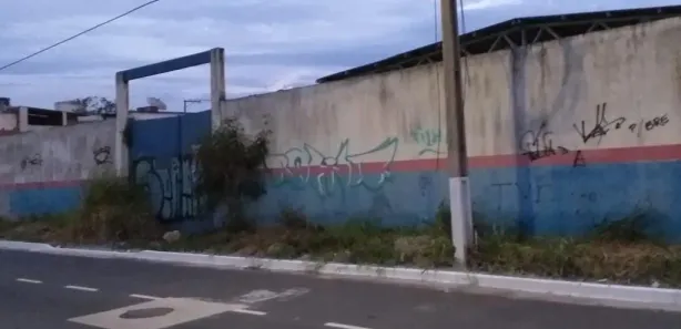 Galpão / Depósito / Armazém para alugar, 300m² no Cancela Preta, Macaé