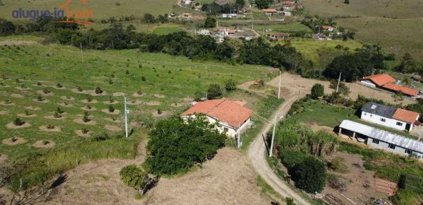 Fazenda / Sítio / Chácara com 4 Quartos à venda, 180m² no Chácara Marambaia, Caçapava
