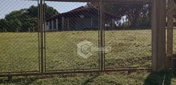 Fazenda / Sítio / Chácara com 2 Quartos à venda, 200m² no Cabacais, Sarapuí