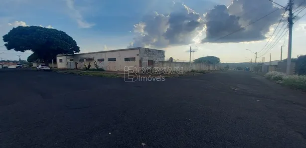 Galpão / Depósito / Armazém para venda ou aluguel, 513m² no Jardim Universal, Araraquara