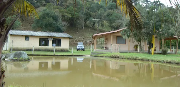 Fazenda / Sítio / Chácara com 3 Quartos à venda, 105m² no Área Rural, Campina Grande do Sul