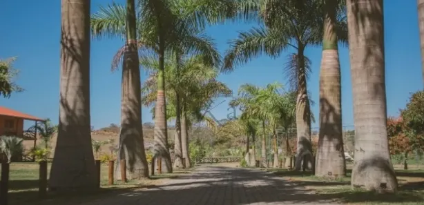 Hotel / Motel / Pousada com 3 Quartos à venda, 1200m² no Jardim Alvorada, Jacareí