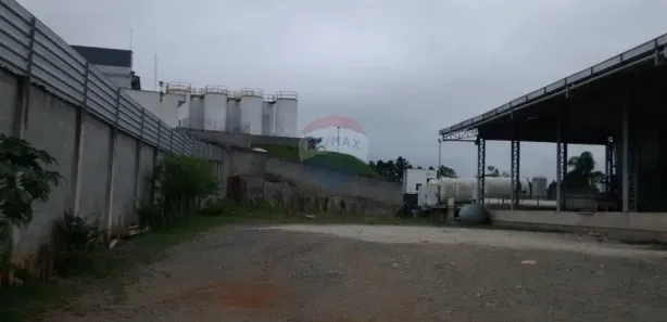 Galpão / Depósito / Armazém para alugar, 563m² no Rio Abaixo, Itaquaquecetuba