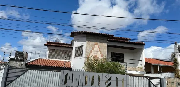 Sobrado com 5 Quartos para venda ou aluguel, 88m² no Queimadinha, Feira de Santana