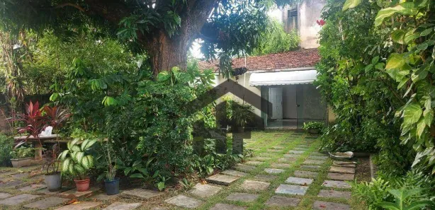 Casa com 4 Quartos para venda ou aluguel, 355m² no Santo Amaro, Recife