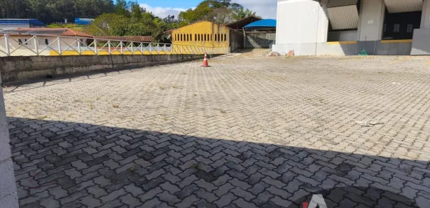 Galpão / Depósito / Armazém para alugar, 2247m² no Jundiaizinho (Terra Preta), Mairiporã