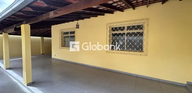 Casa com 4 Quartos para alugar, 150m² no Major Prates, Montes Claros
