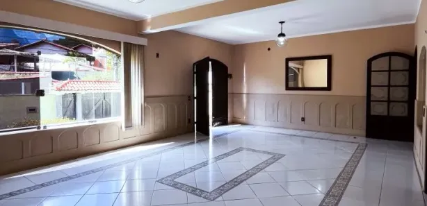 Casa com 4 Quartos para alugar, 236m² no Corrêas, Petrópolis