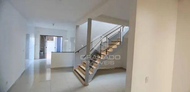 Sobrado com 3 Quartos para alugar, 142m² no Jardim Tóquio, Maringá