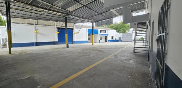 Galpão / Depósito / Armazém para alugar, 1000m² no Presidente Altino, Osasco