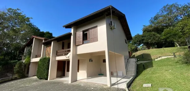 Casa com 4 Quartos para alugar, 500m² no São Simão, Criciúma