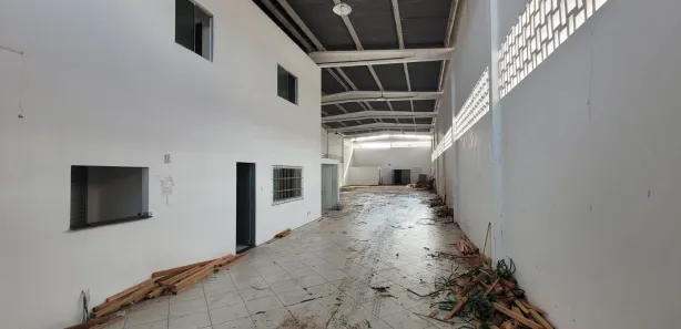 Galpão / Depósito / Armazém para alugar, 1000m² no Portão, Lauro de Freitas