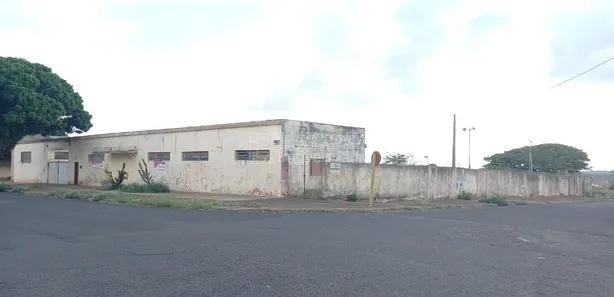 Galpão / Depósito / Armazém para venda ou aluguel, 513m² no Jardim Universal, Araraquara