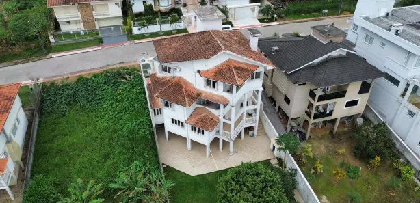 Casa com 4 Quartos para alugar, 336m² no Comerciário, Criciúma