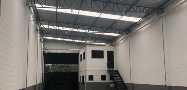 Galpão / Depósito / Armazém para alugar, 300m² no Vila Varela, Poá