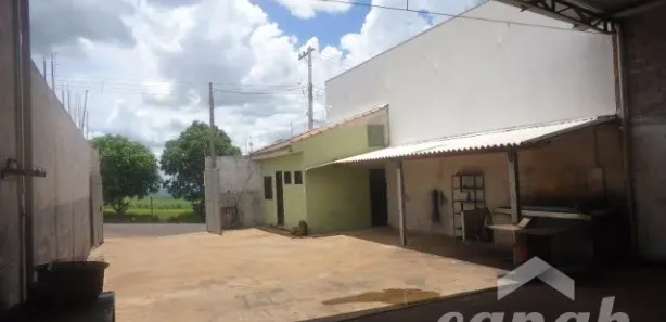 Loja / Salão / Ponto Comercial à venda, 260m² no , Cravinhos