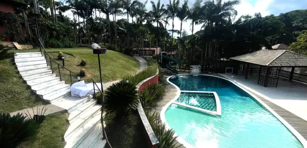 Fazenda / Sítio / Chácara com 5 Quartos para venda ou aluguel, 1333m² no Jardim Caiapiá, Cotia