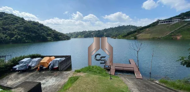 Fazenda / Sítio / Chácara com 3 Quartos à venda, 180m² no , Igaratá