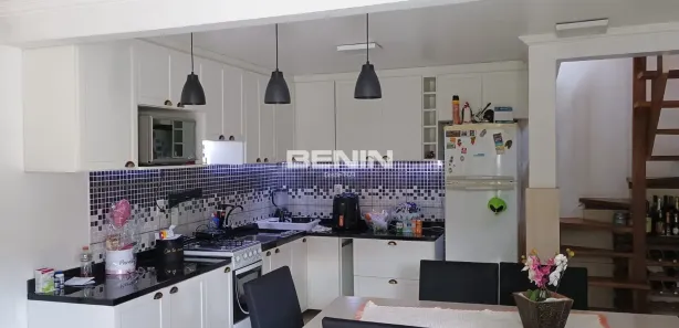 Sobrado com 4 Quartos à venda, 199m² no Niterói, Canoas