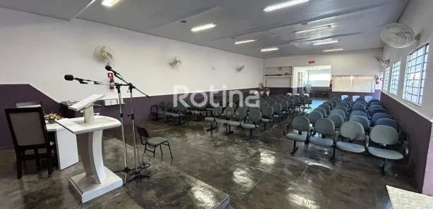 Galpão / Depósito / Armazém à venda, 194m² no Jardim das Palmeiras, Uberlândia