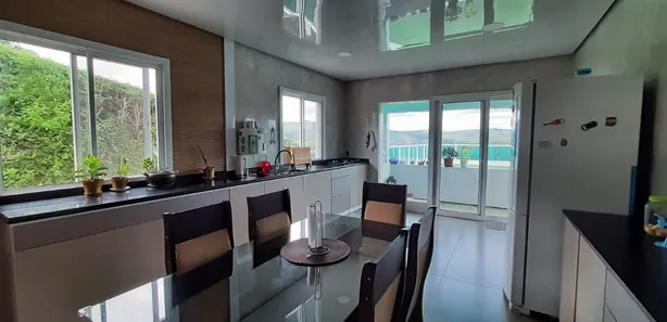 Fazenda / Sítio / Chácara com 7 Quartos à venda, 700m² no , Mairinque