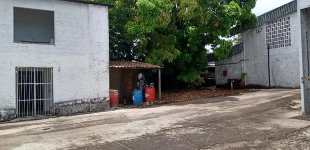 Galpão / Depósito / Armazém para venda ou aluguel, 1000m² no , Simões Filho