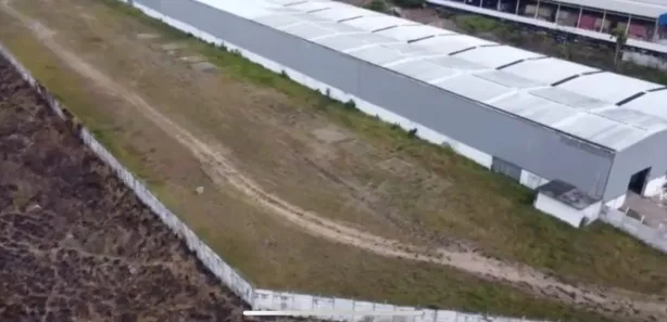 Galpão / Depósito / Armazém para alugar, 4000m² no Centro, Escada