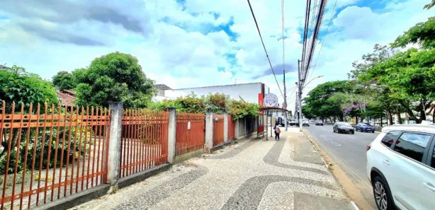 Casa com 3 Quartos para alugar, 1500m² no Centro, Feira de Santana