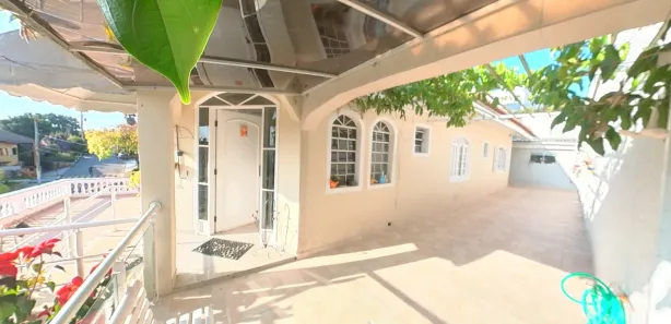 Casa de Condomínio com 4 Quartos à venda, 200m² no Arujá Country Club, Itaquaquecetuba