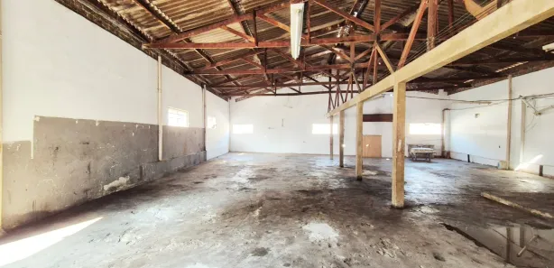 Galpão / Depósito / Armazém para venda ou aluguel, 250m² no Campos Elíseos, Resende