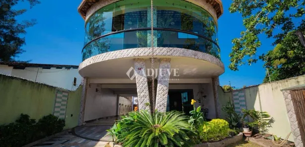 Sobrado com 4 Quartos para venda ou aluguel, 214m² no Centro, Rio das Ostras