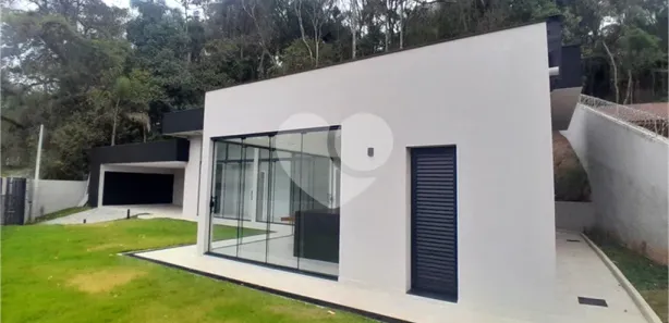 Casa de Condomínio com 3 Quartos para venda ou aluguel, 180m² no Cumbari, Mairiporã