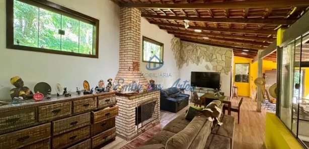 Fazenda / Sítio / Chácara com 3 Quartos à venda, 150m² no Chácaras Bartira, Embu das Artes